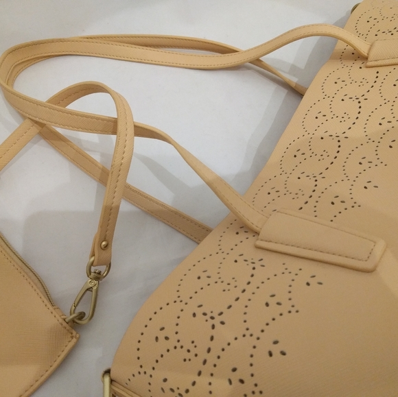 PRIVE by April tote - Picture 3 of 9